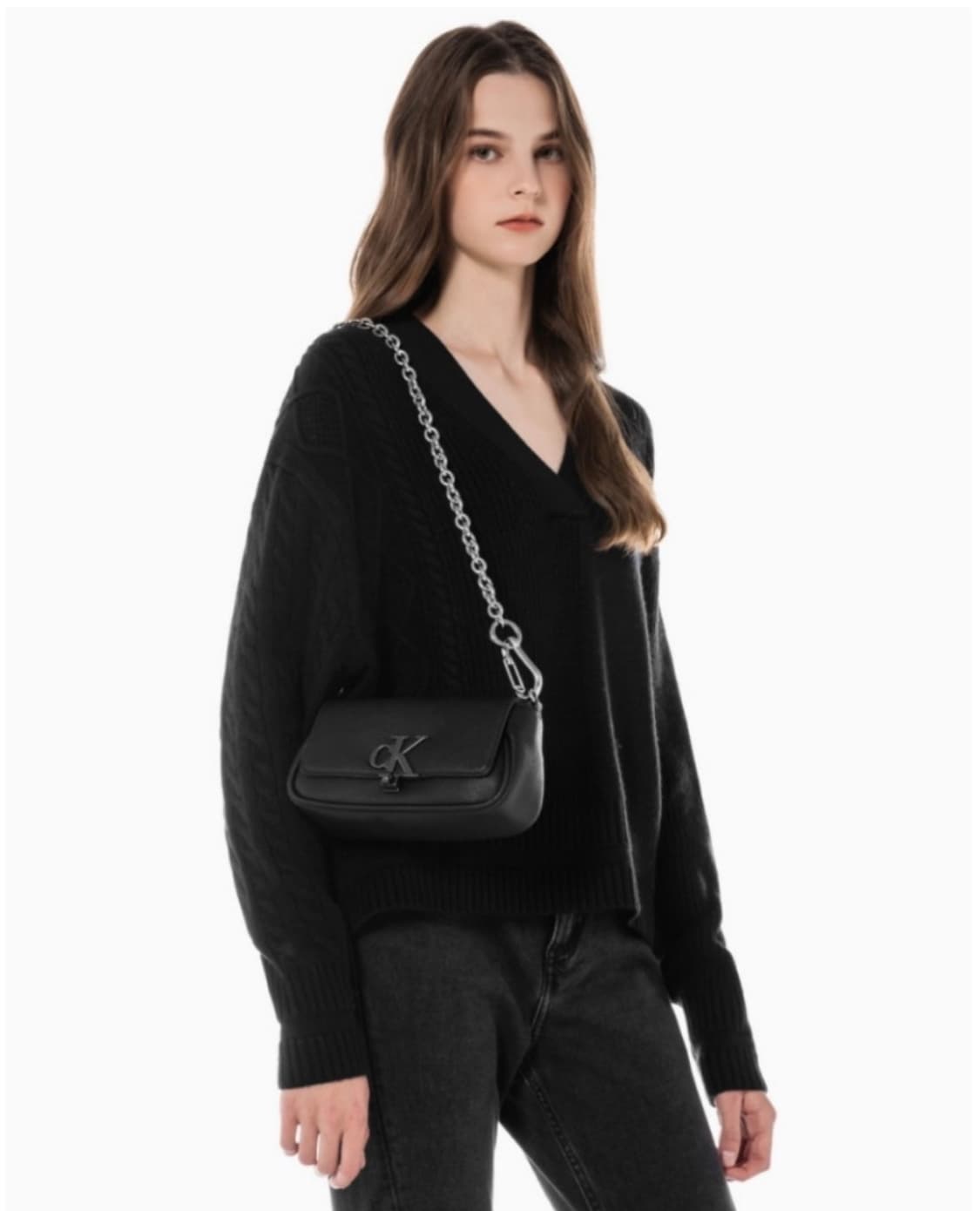 미니멀 모노그램 체인 플랩 미니 숄더백 - 블랙 상품이미지4