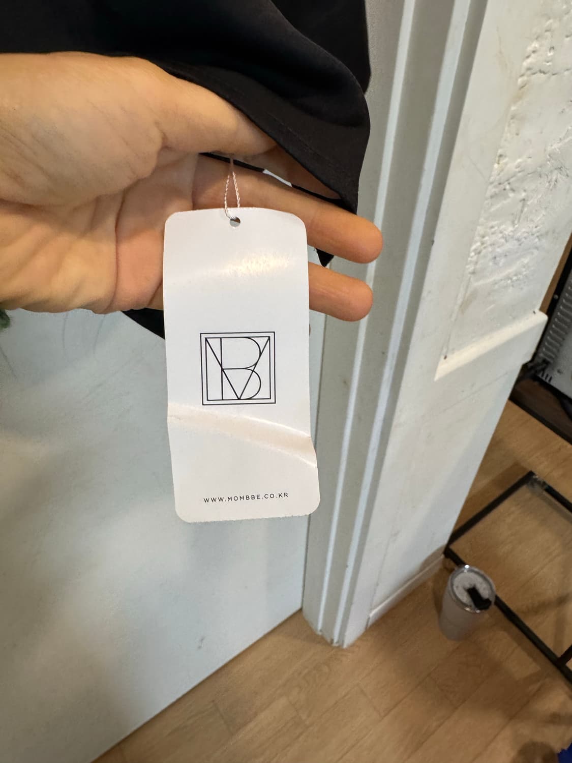 새상품 mombbe 몸빼 알리사 새틴 블라우스 상품이미지5