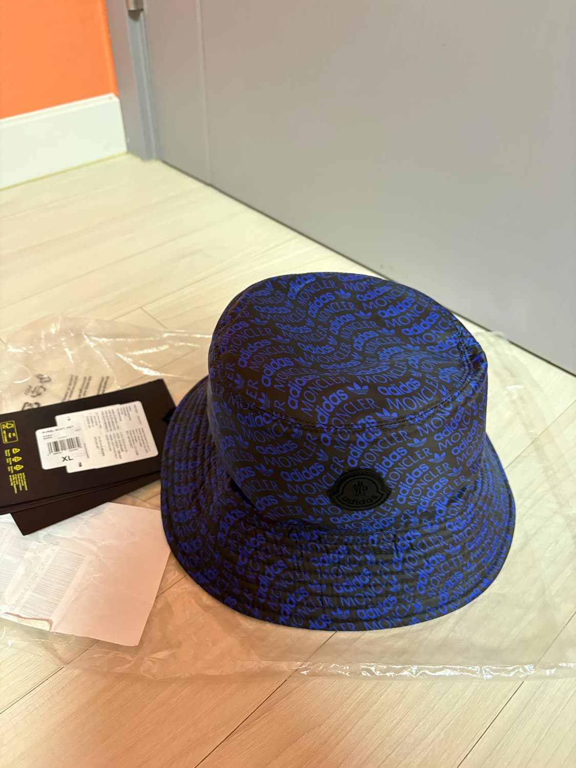 몽클레어 X 아디다스 리보서블 버킷햇 XL (새상품) 판매합니다. 상품이미지2