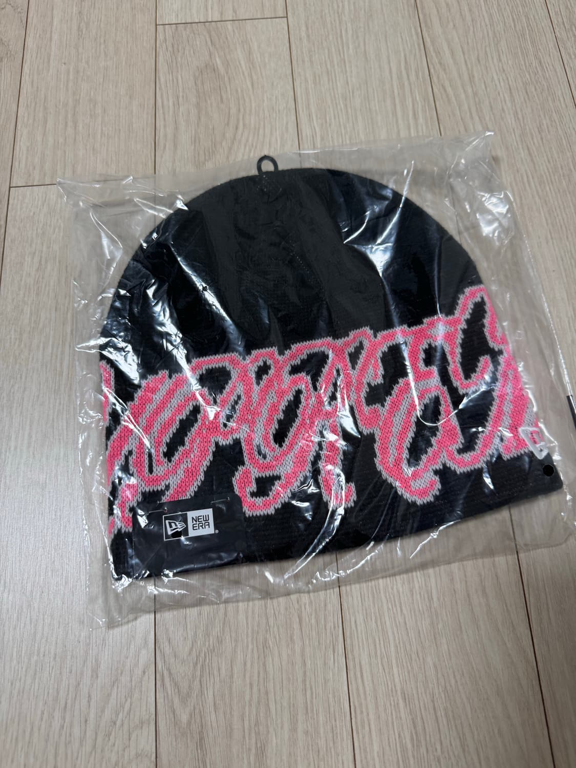 슈프림 뉴에라 커시브 비니 블랙 - 26SS 상품이미지2