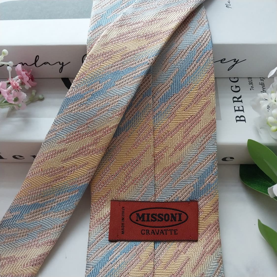 미쏘니 실크 살구톤 지그재그 패턴 넥타이 9.4cm A+등급 K1781
 상품이미지6