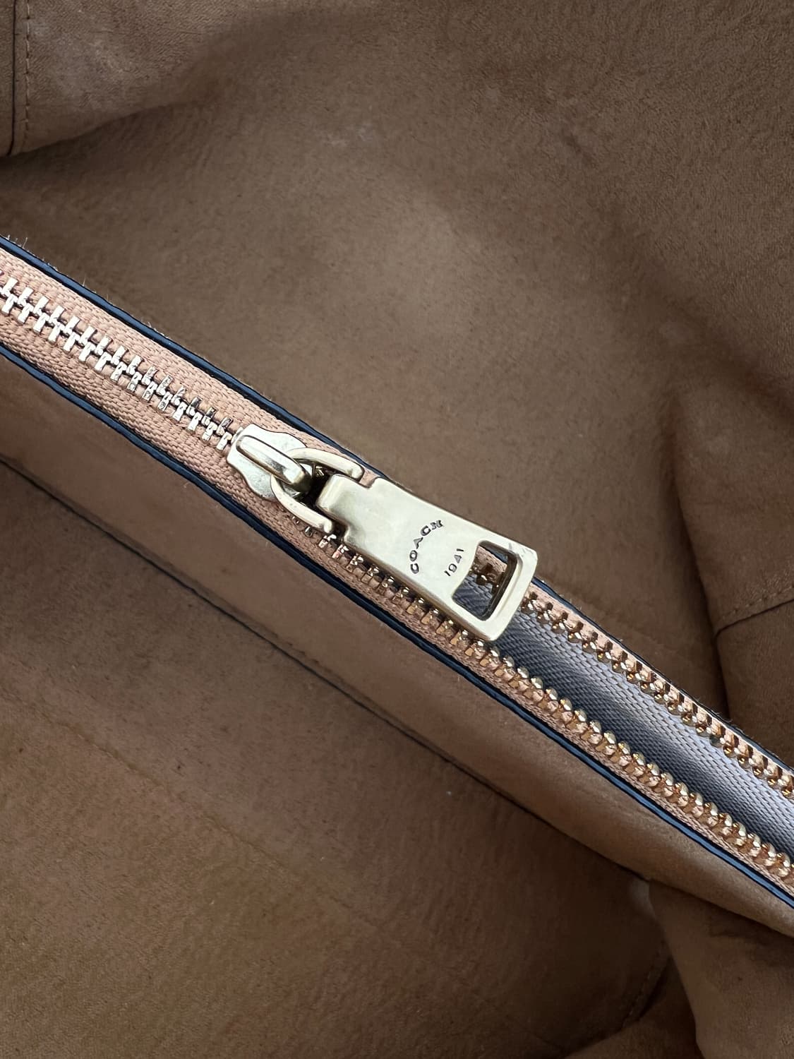 코치 블랙 레더 숄더백 상품이미지8