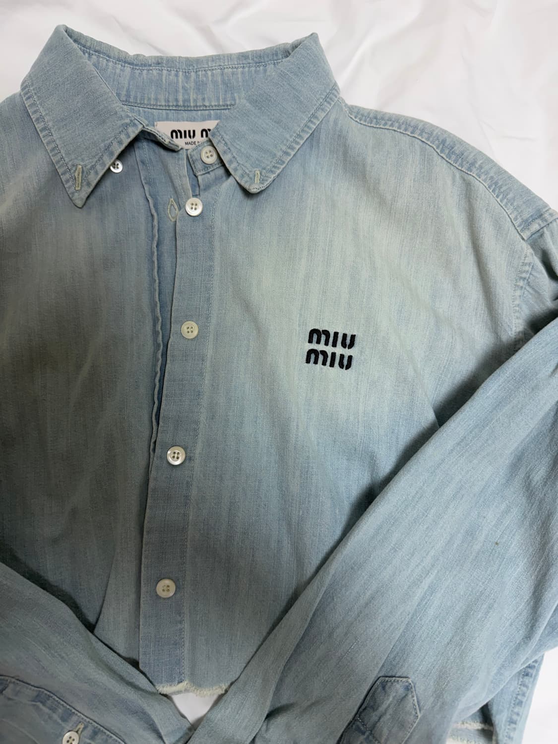 미우미우 크롭 샴브레이 셔츠 42 (라이트블루) 상품이미지2