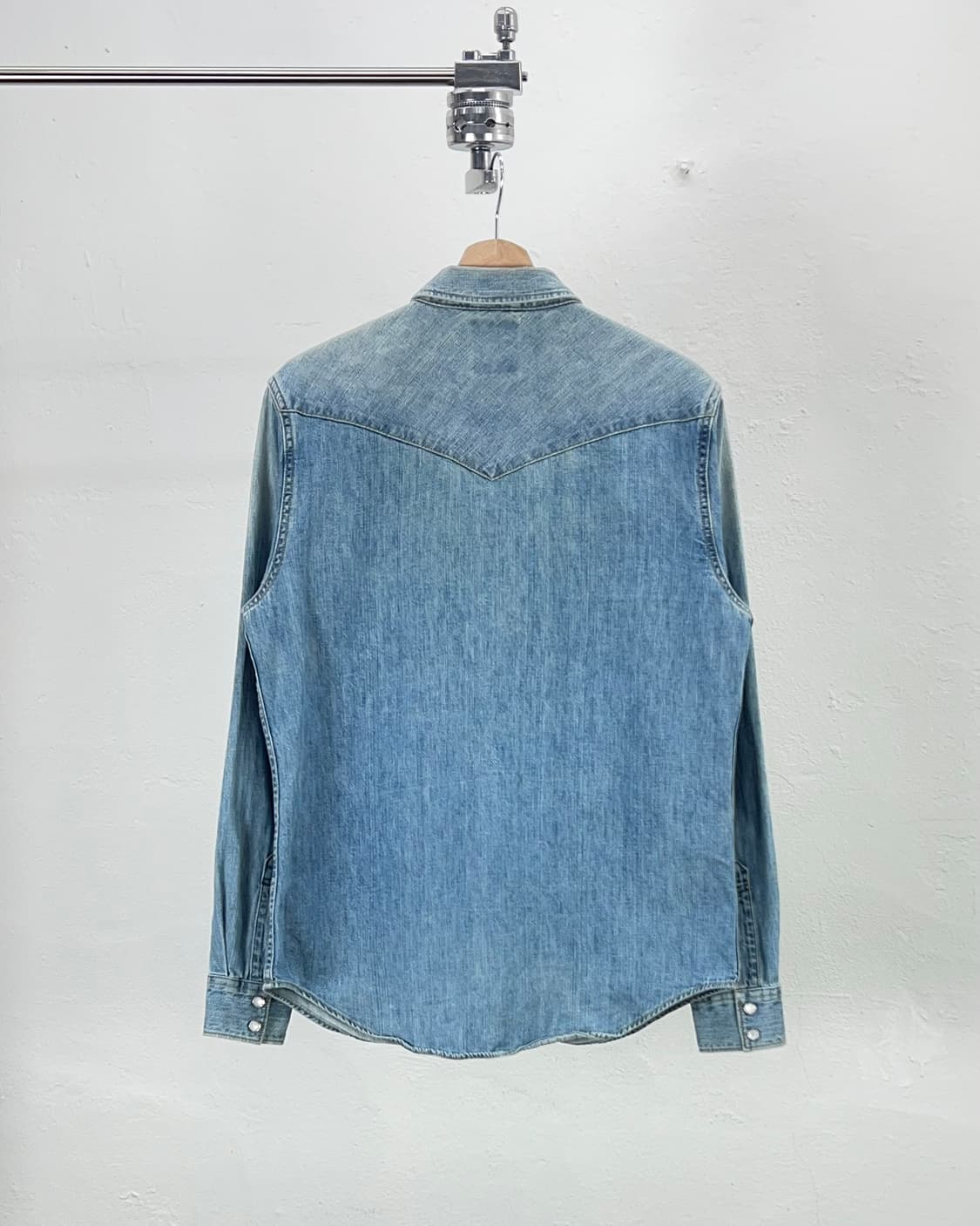 리바이스 라이트 워시 클래식 웨스턴 펄 스냅 셔츠 상품이미지6