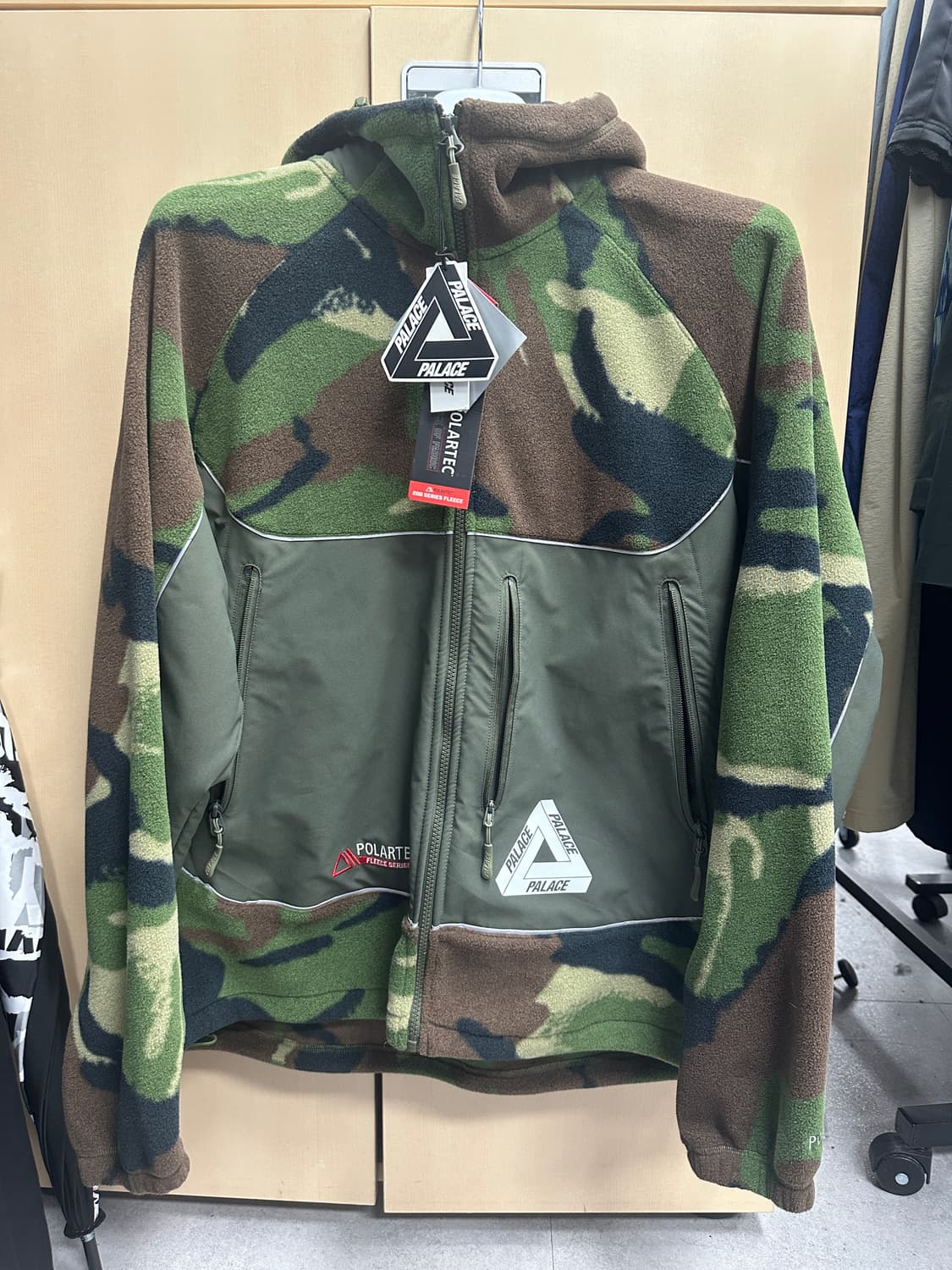 팔라스(PALACE) 폴라텍 카모 플리스 후드자켓 상품이미지1