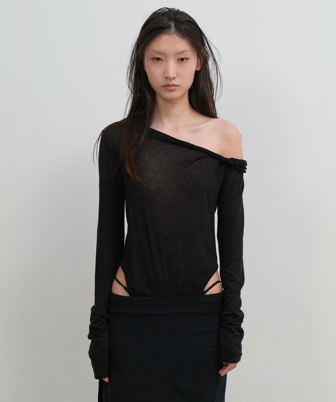 OJOS Curved Cut Layered Tee / Black 상품이미지1