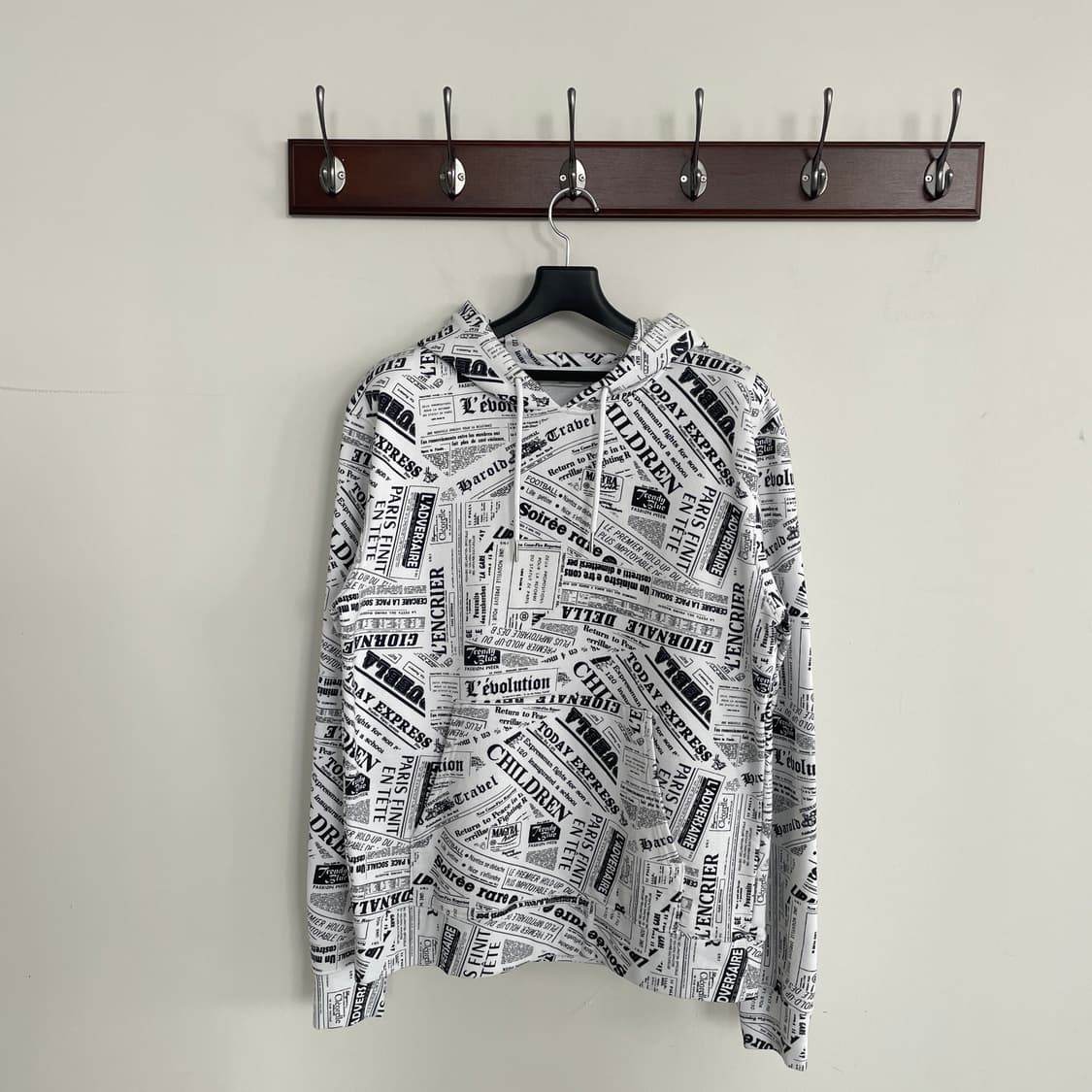 산드로 옴므 뉴스페이퍼 후드 상품이미지1