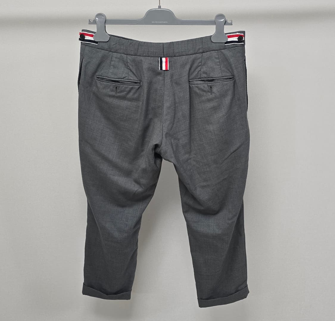 톰브라운 로우 라이즈 팬츠 바지 3사이즈 판매 상품이미지1