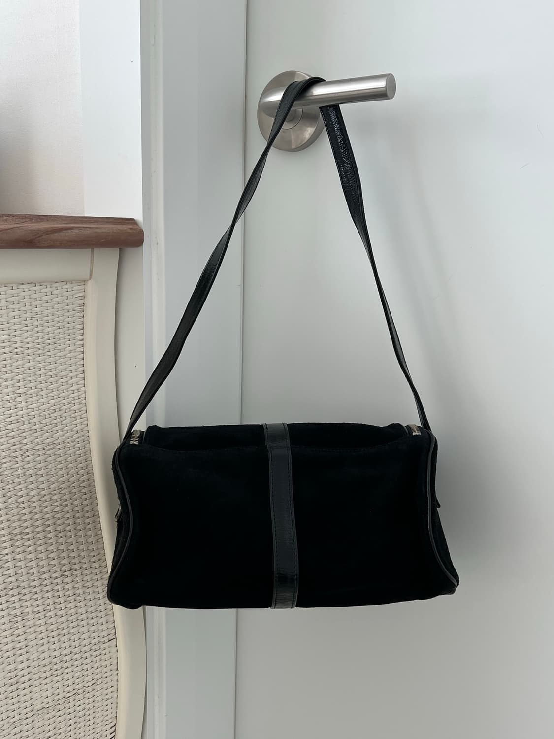 쿠레쥬 블랙 스웨이드 애나멜 원형 숄더백 상품이미지2