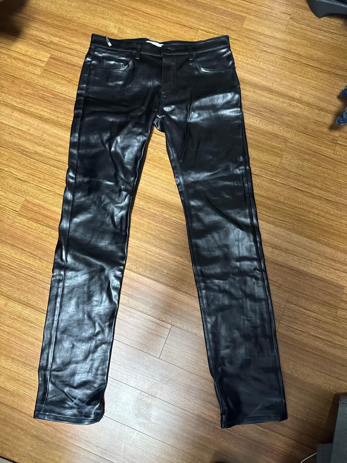 언더마이카 에틀레 슬림 핏 글로시 필름 코티드 진 블랙 잉크 22FW m 상품이미지1