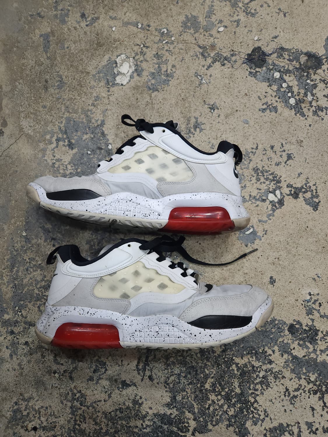 나이키 조던 에어맥스 200 흰검 270mm

 상품이미지1