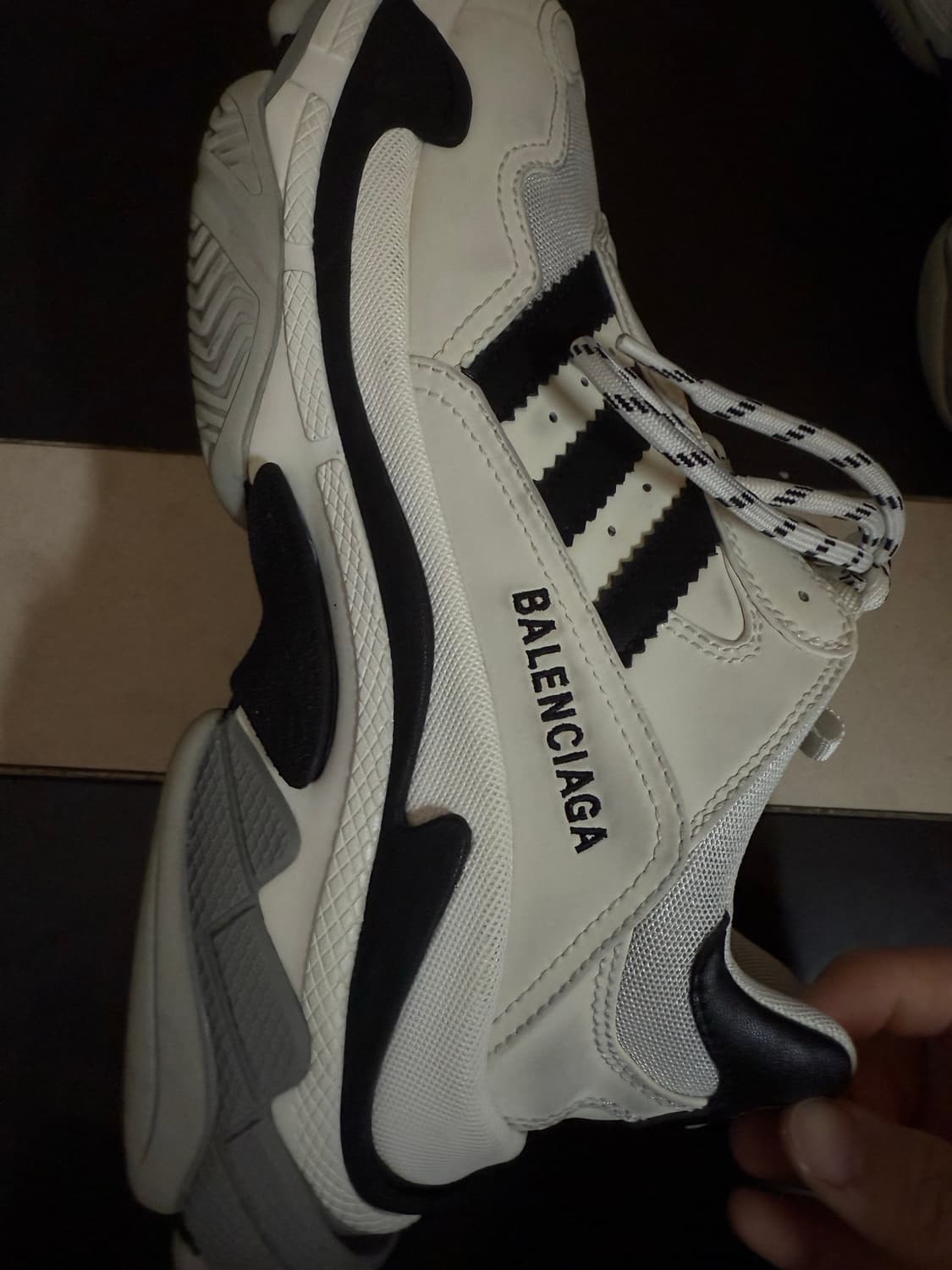 [43] 발렌시아가 아디다스 트리플 S 스니커즈 화이트 블랙 상품이미지4