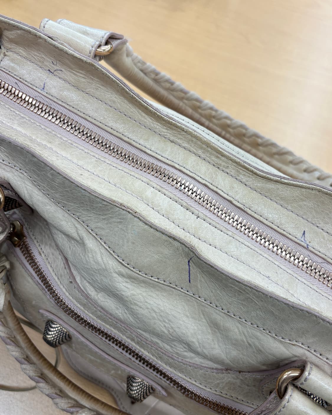 발렌시아가 베이지 시티 모터백 상품이미지10