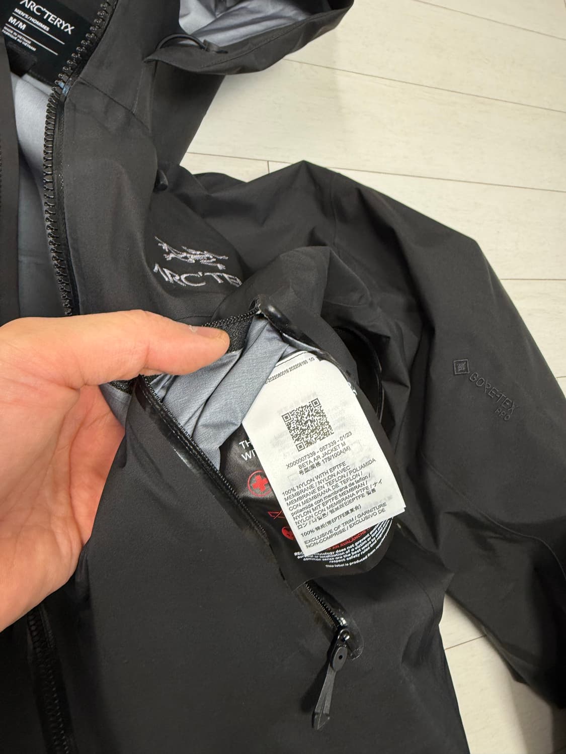 아크테릭스 베타 ar M 사이즈 블랙  한번 입었습니다  상태 9.9/1 상품이미지4