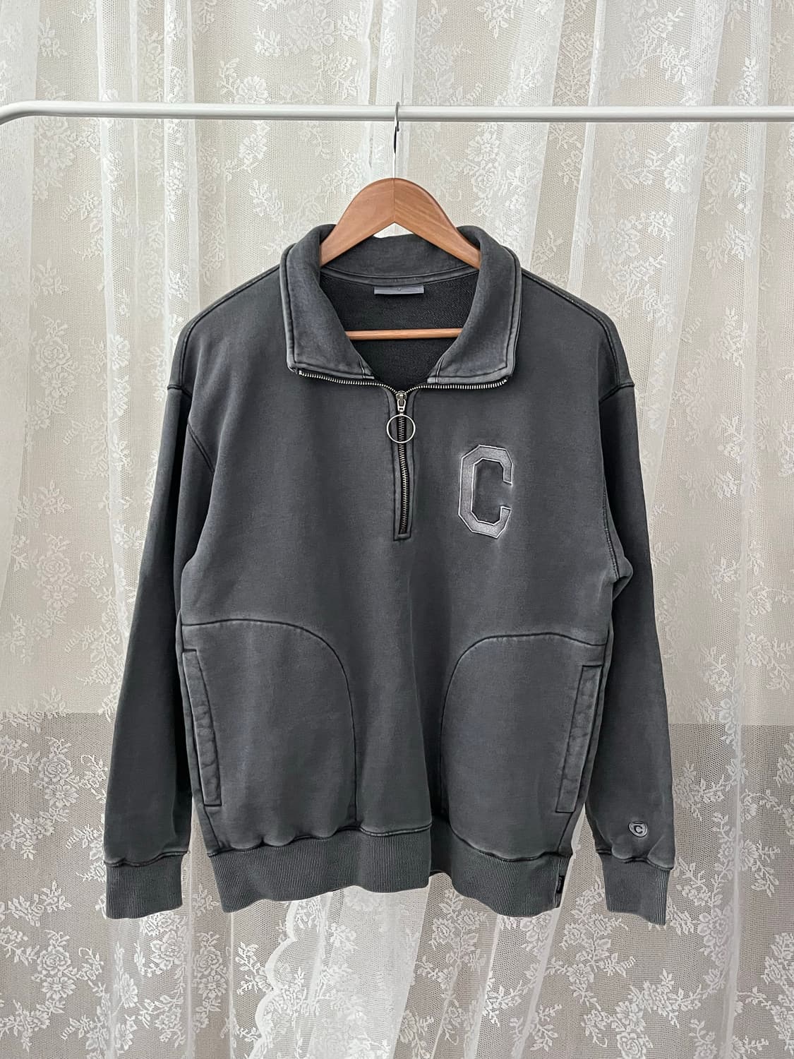 S) 커버낫 피그먼트 하프집업 맨투맨 차콜 상품이미지1