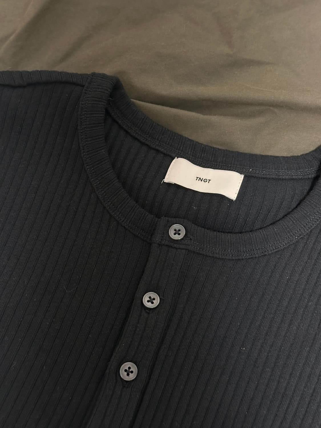 티엔지티/Ribbed Henley Neck T-Shirt 블랙/100 상품이미지3