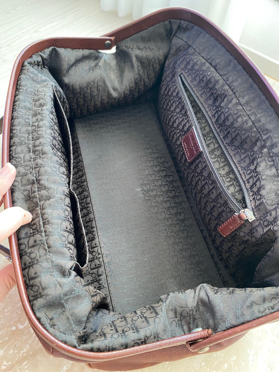 정품 디올 cd 참 로고 브라운 래더 토트백 상품이미지7