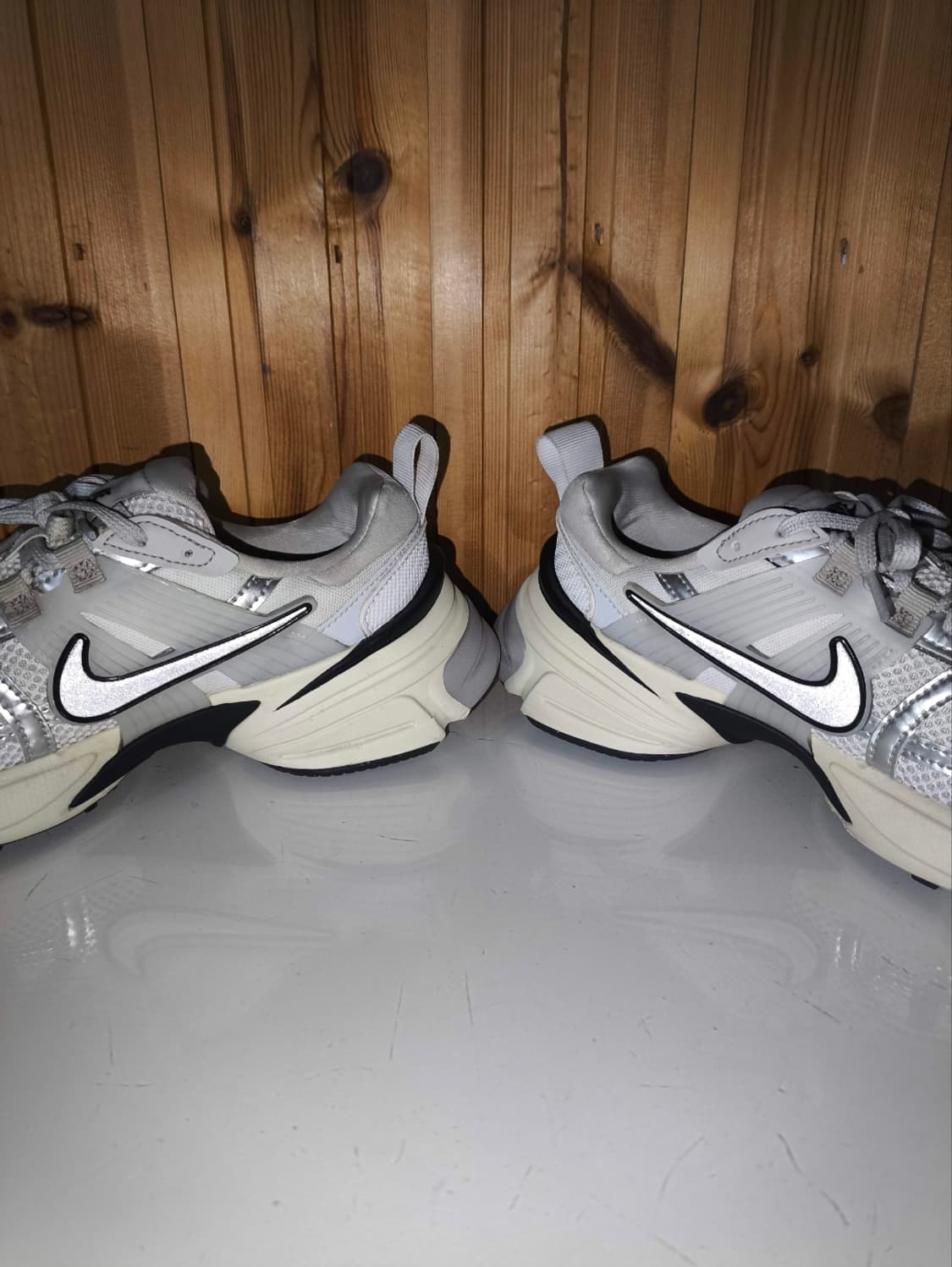 250mm 나이키 V2K 런 서밋 화이트 운동화 상품이미지7