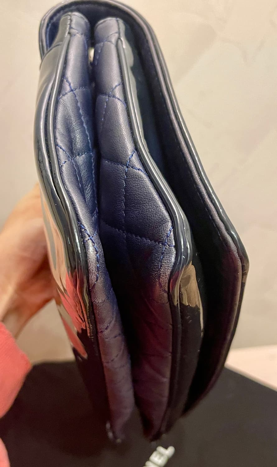 샤넬 레어템13번대 립스틱 백 (네이비 콤비 CC 로고 플랩 숄더백) 상품이미지6