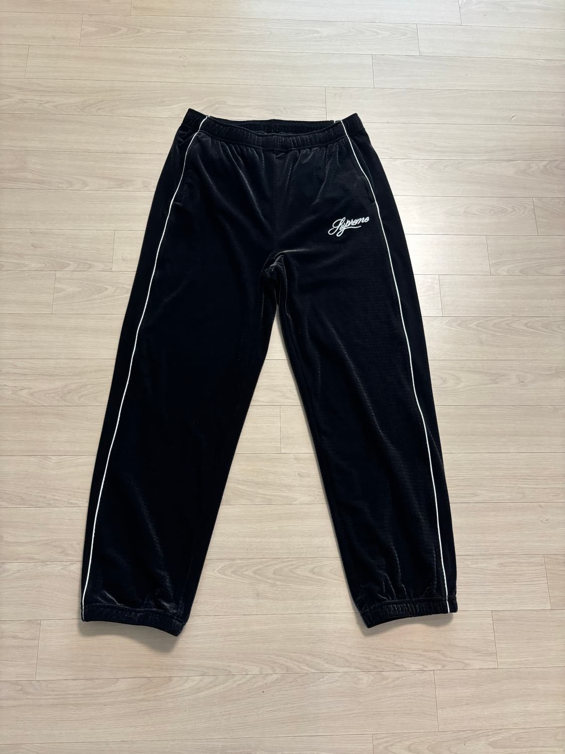 슈프림 벨루어 메쉬 트랙 팬츠 블랙 상품이미지2
