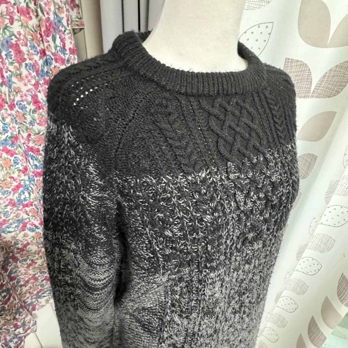 HUM 블랙그레이 그라데이션 니트 스웨터 상품이미지3