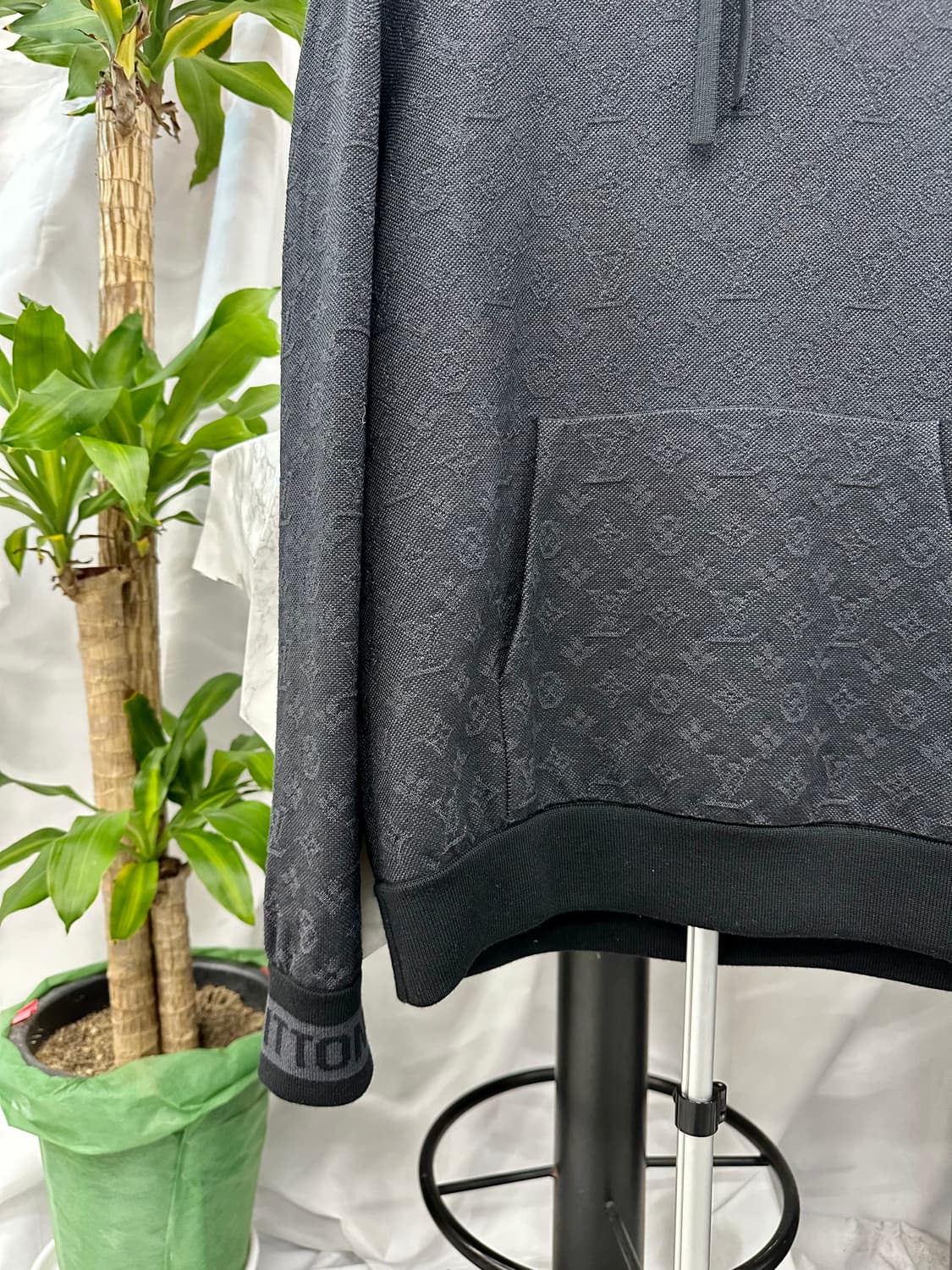 [정품] 루이비통 모노그램 후드 블랙 M사이즈 상품이미지3