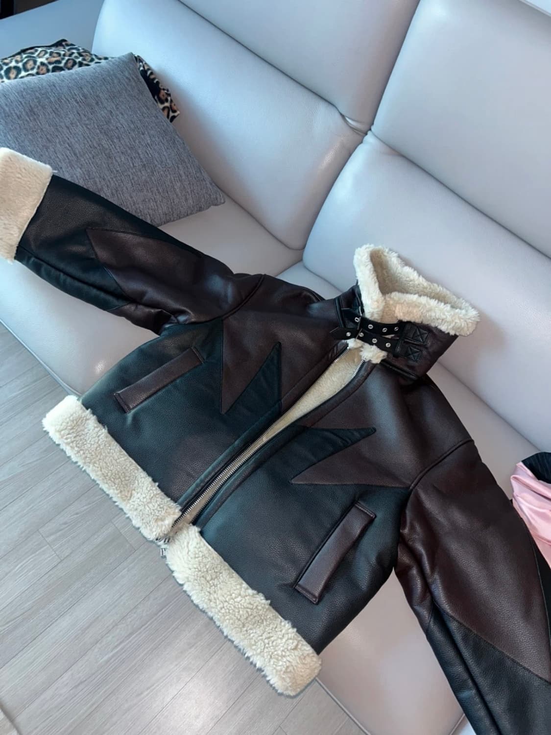 에이카화이트 무스탕자켓 상품이미지1