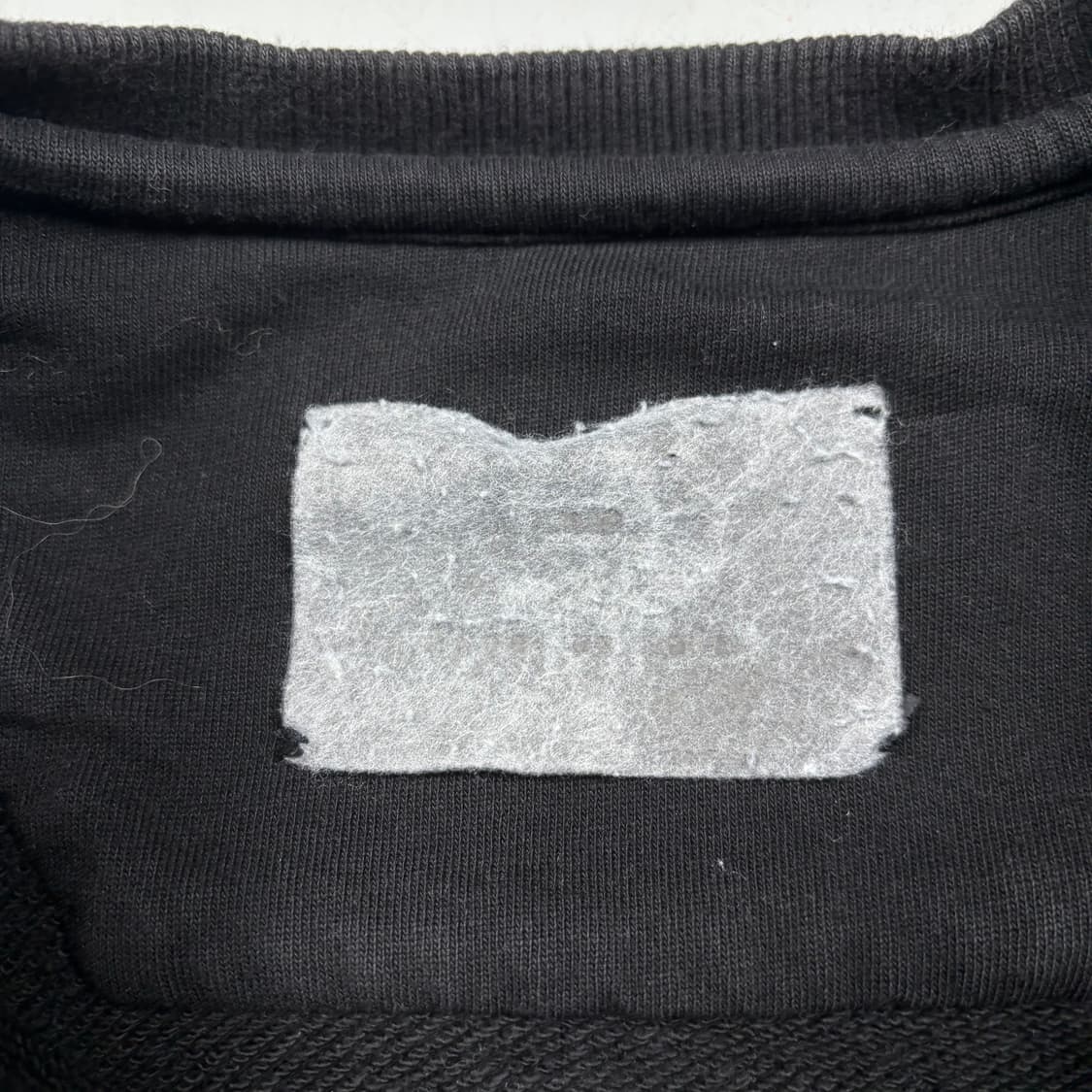 준지x아딜 블랙컬러 맨투맨 상품이미지5