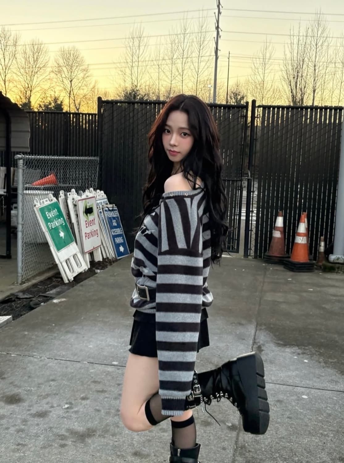 [카리나 착용] 셋업이엑스이 스트라이프 브이넥 맨투맨 상품이미지1