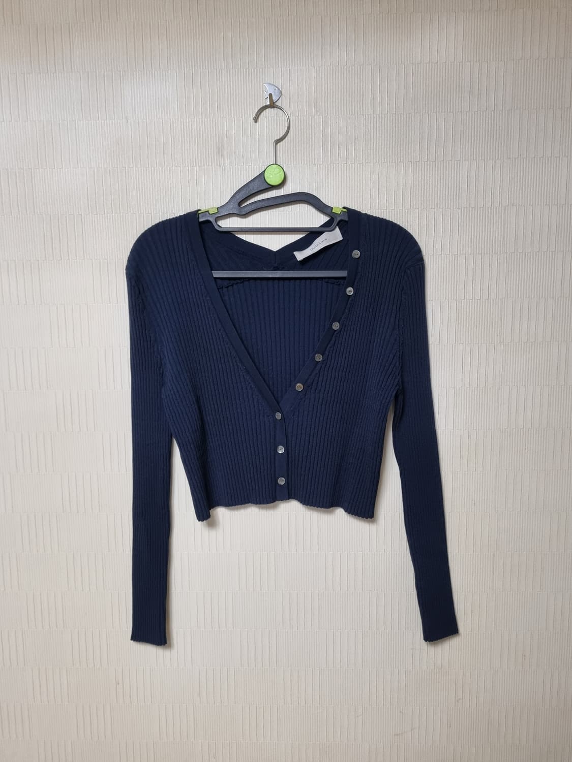 Della Lana 델라라나 리브드 크롭 브이넥 가디건 상품이미지1