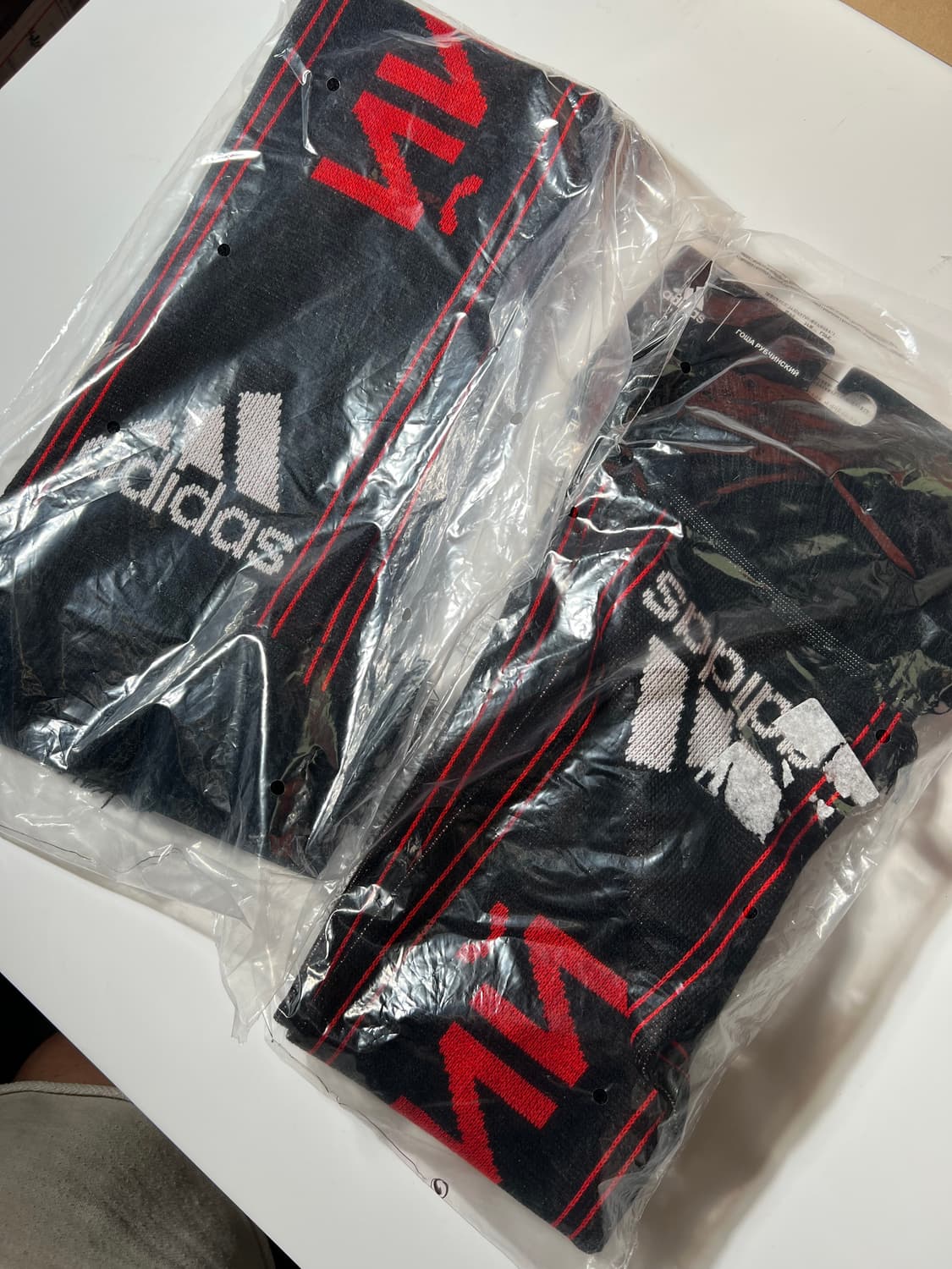 고샤 루브친스키 아디다스 머플러 목도리 검빨 상품이미지4