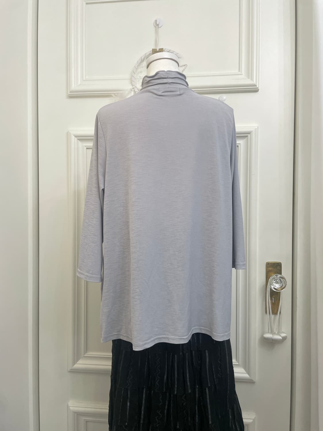 sheer gray cubic point pleats top 상품이미지3