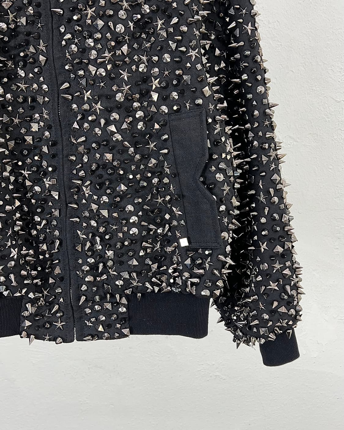 시즌와이 시퀸 블랙 스터드 논카라 게스터 봄버 자켓 상품이미지5