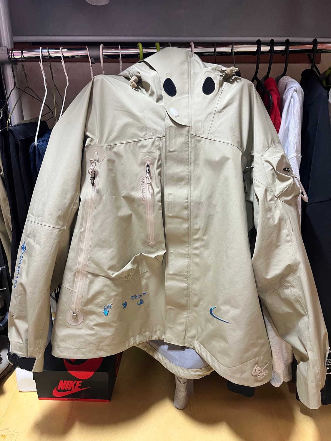 나이키 오프화이트 고어텍스 바람막이 상품이미지1