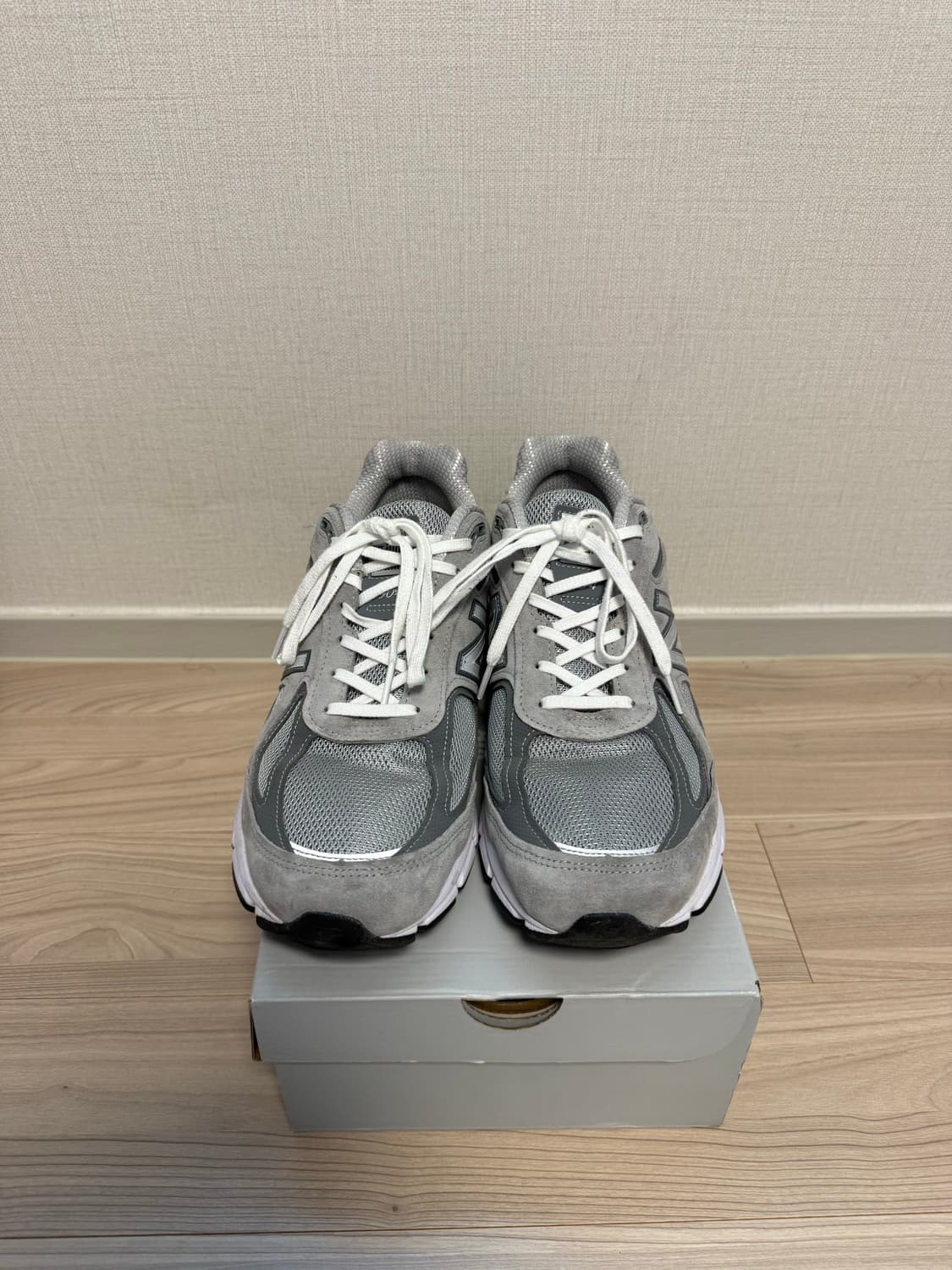뉴발란스 990v4 메이드 인 USA 그레이 실버 상품이미지1