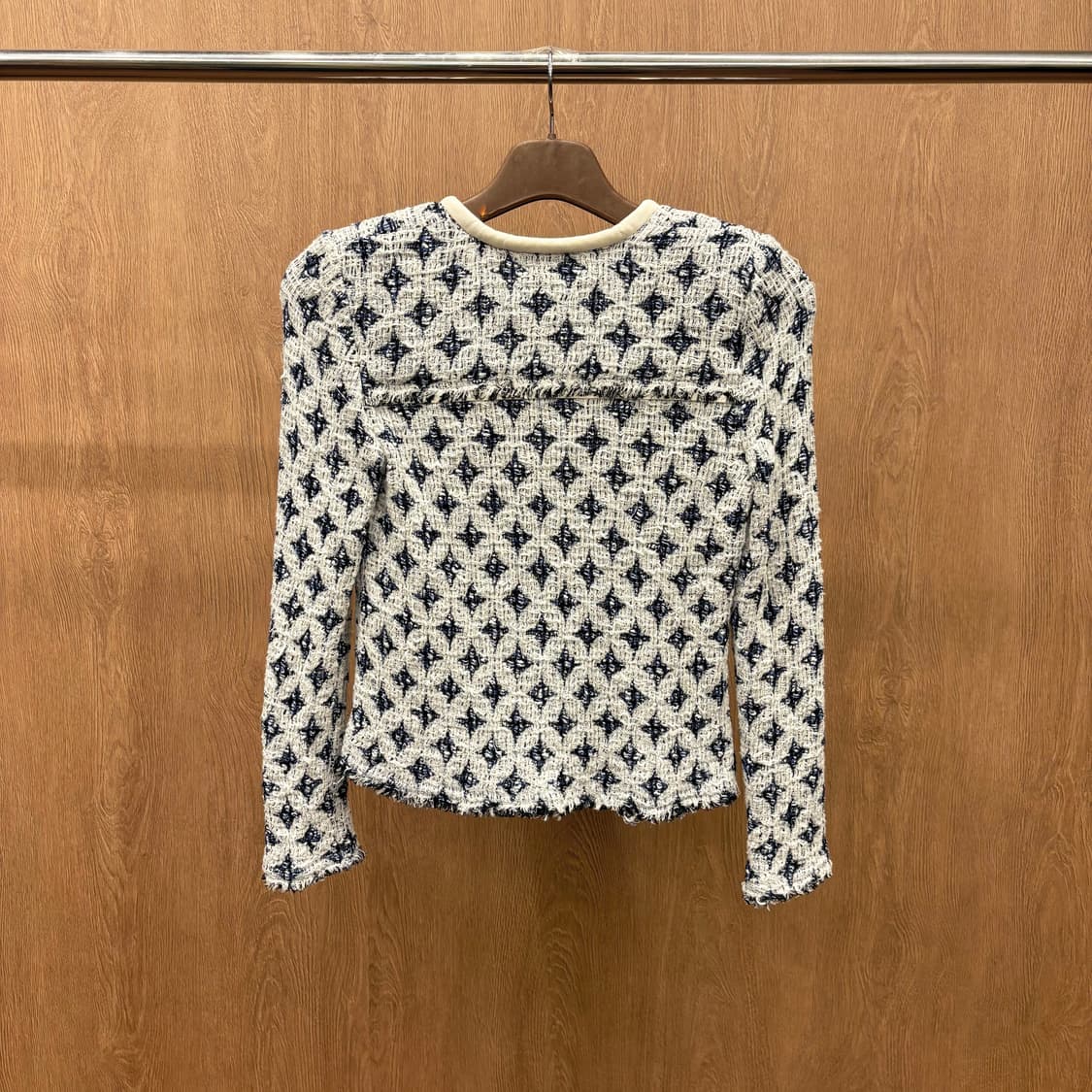 이로 라운드넥 크롭 트위드 자켓 패턴 프린지 마감 디테일 네이비 아이보리 상품이미지3