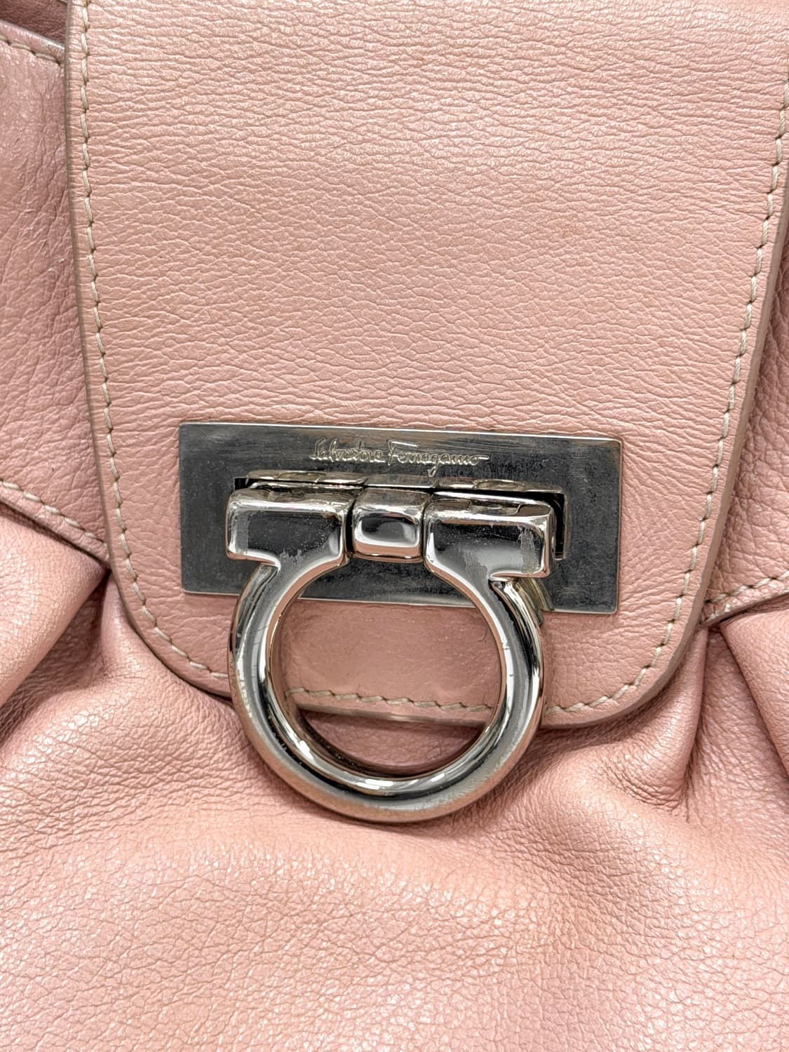 페라가모 핑크 레더 숄더백 상품이미지5