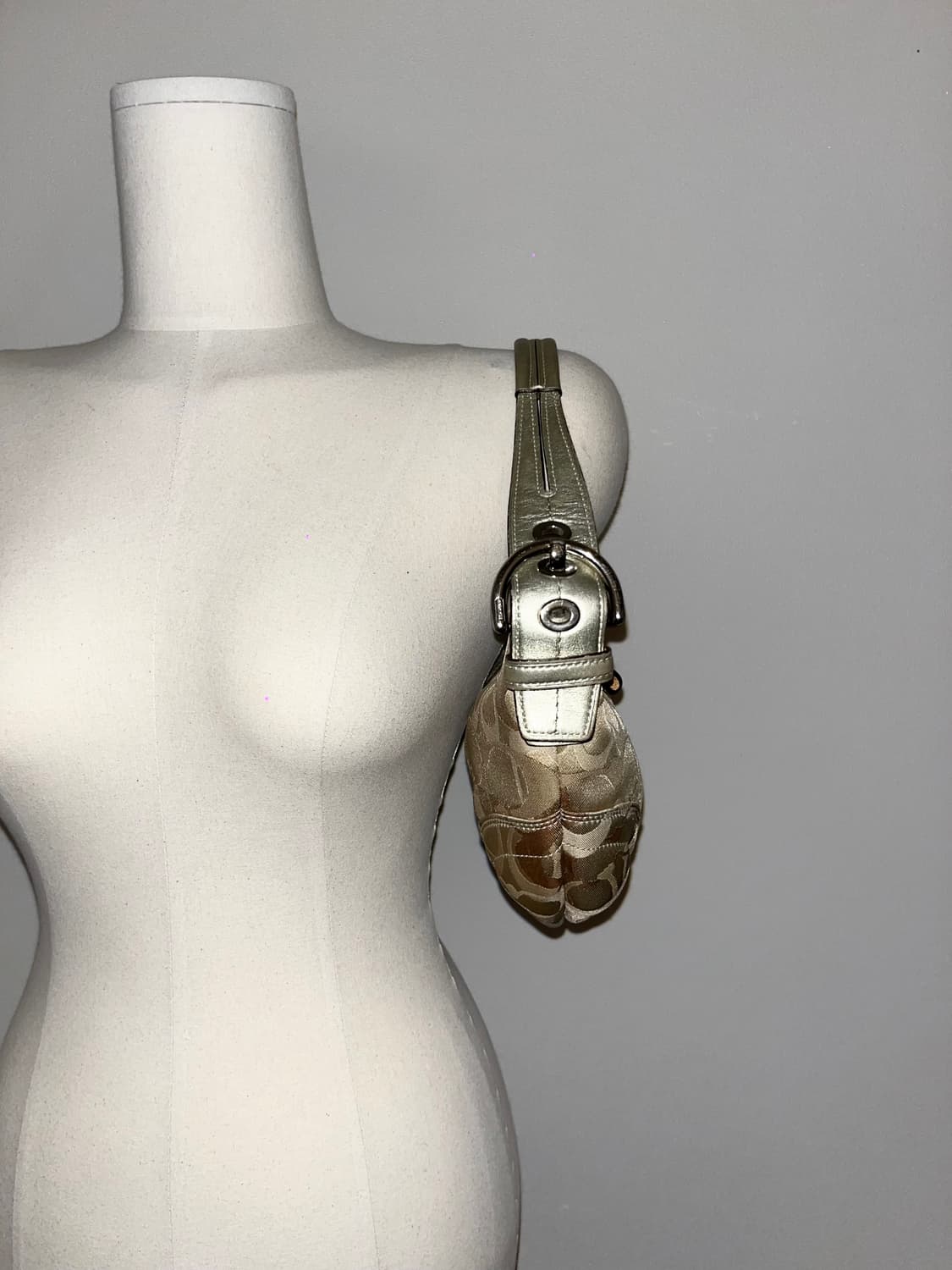 📦 Coach gold shoulder bag 상품이미지4