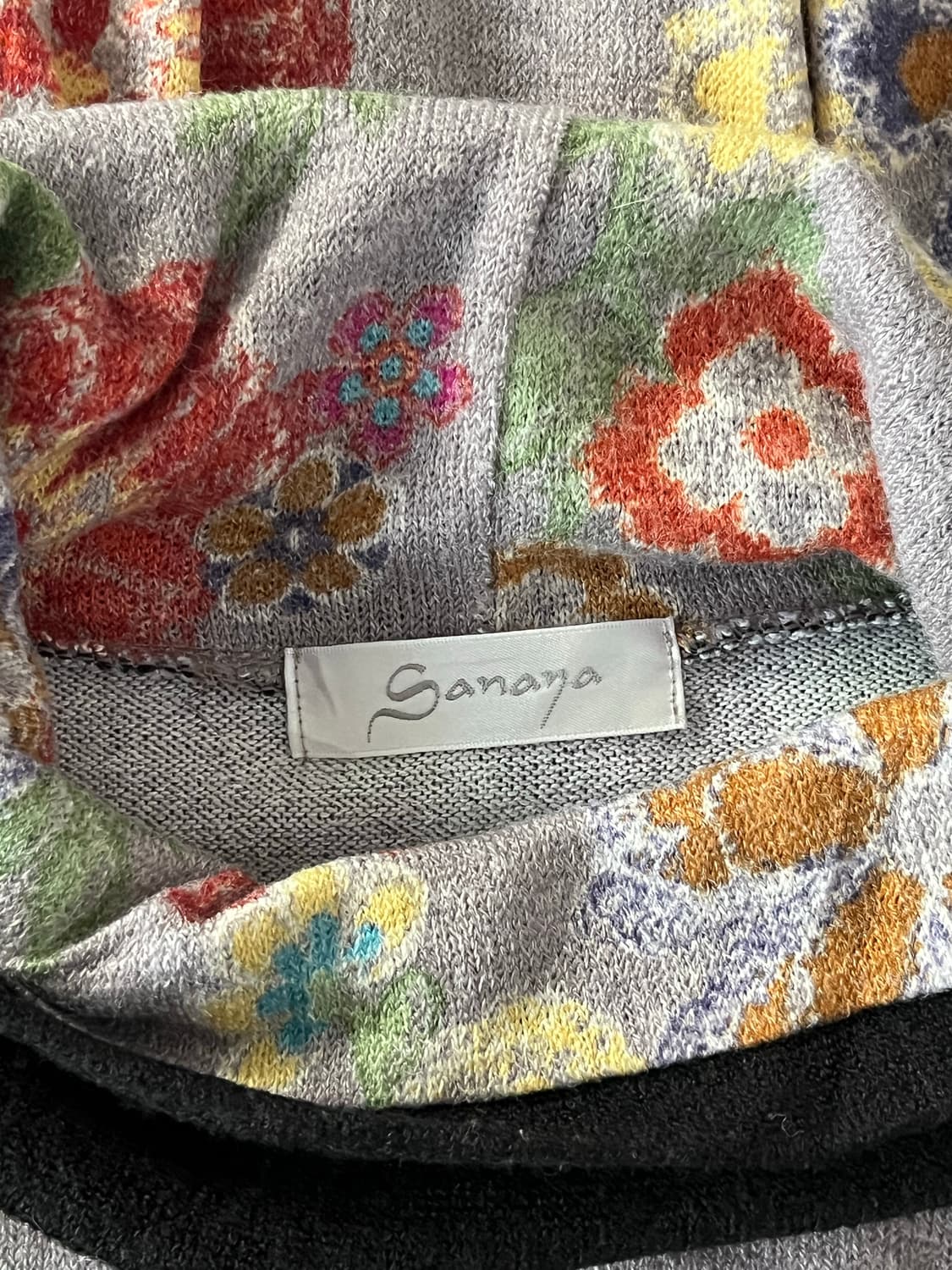 Sanana 플라워 하이넥 니트 상품이미지4