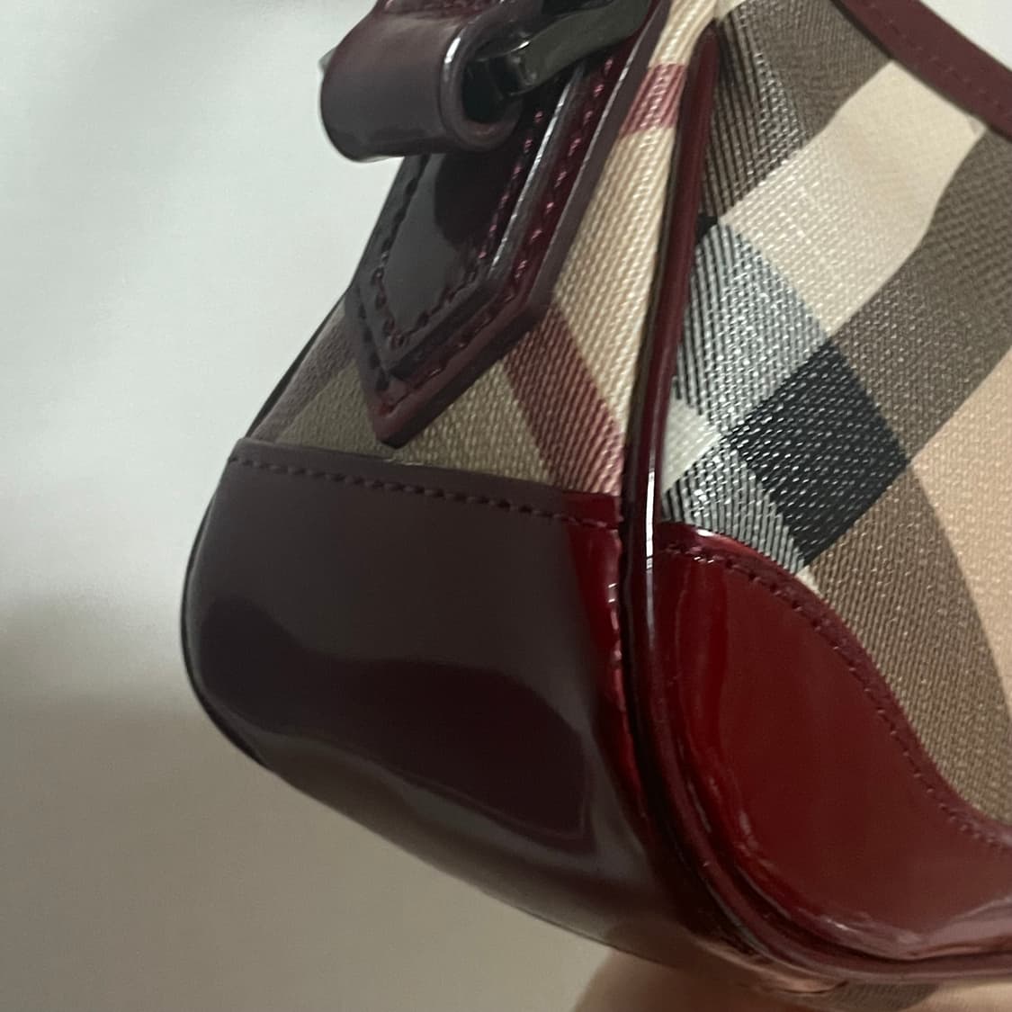 버버리 노바 체크 버건디 숄더백 가방 상품이미지4