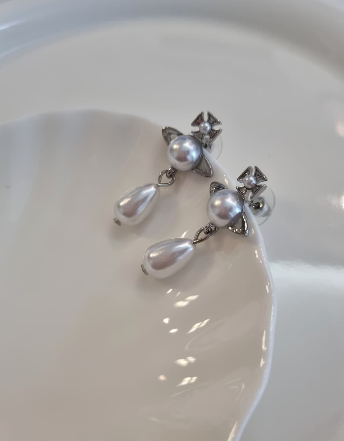 비비안웨스트우드 업사이클링 스왈진주 드롭 귀걸이 상품이미지5