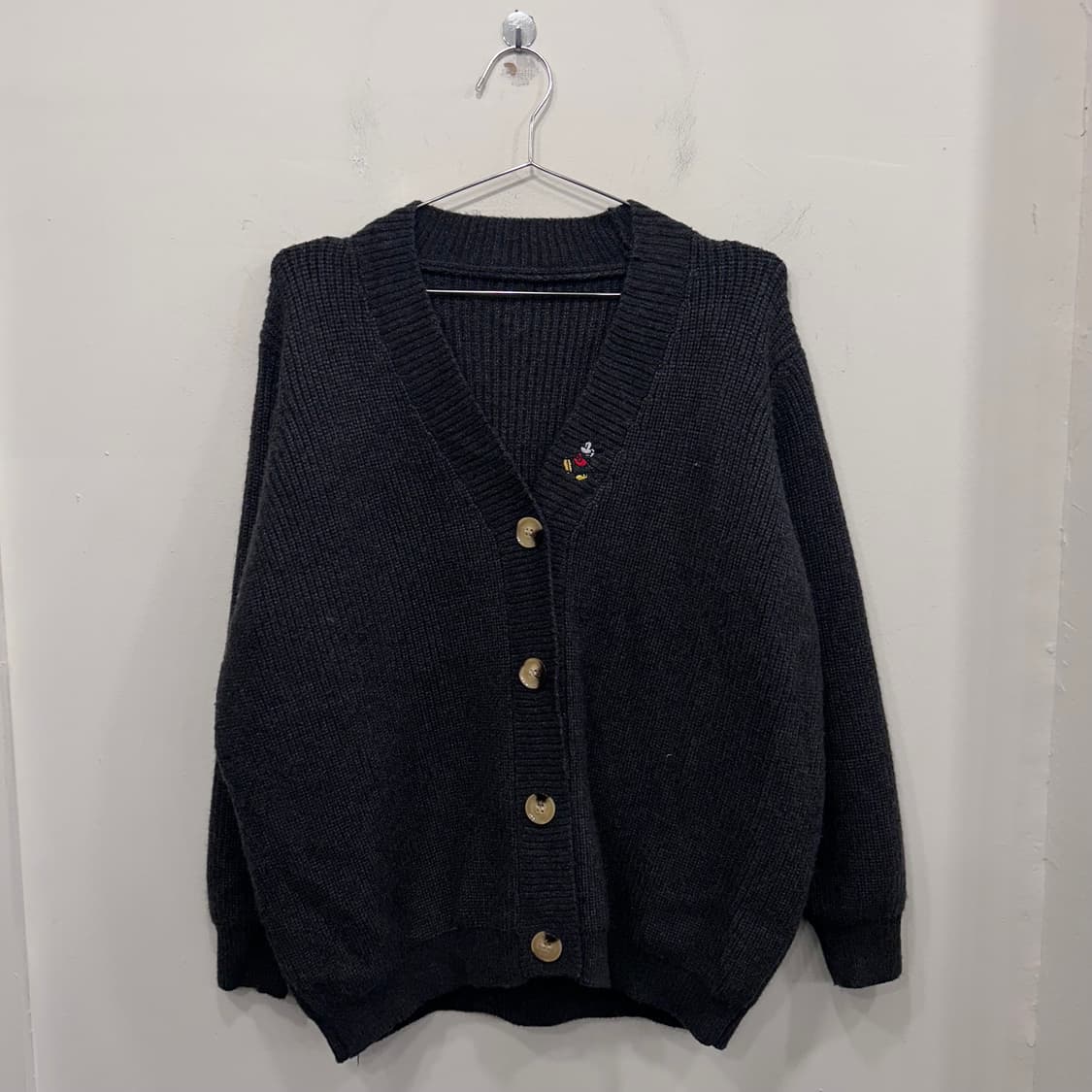 미키마우스 자수로고 울 니트 짜임 가디건 상품이미지2