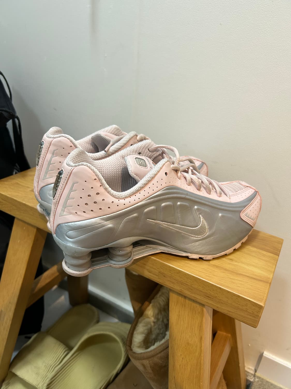 나이키 샥스 R4 베얼리 로즈 메탈릭 플래티넘 255 상품이미지3