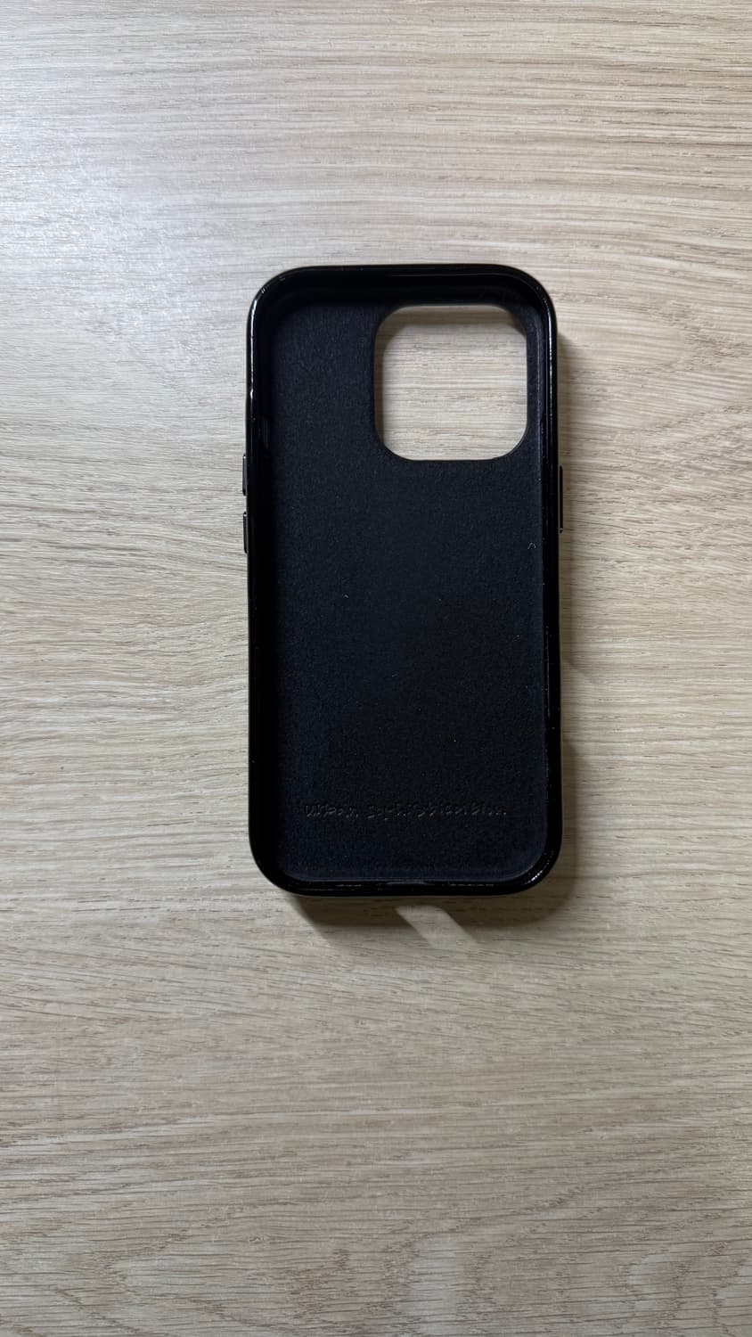 Urbansophistication Dots case 16pro 팔아요 상품이미지2