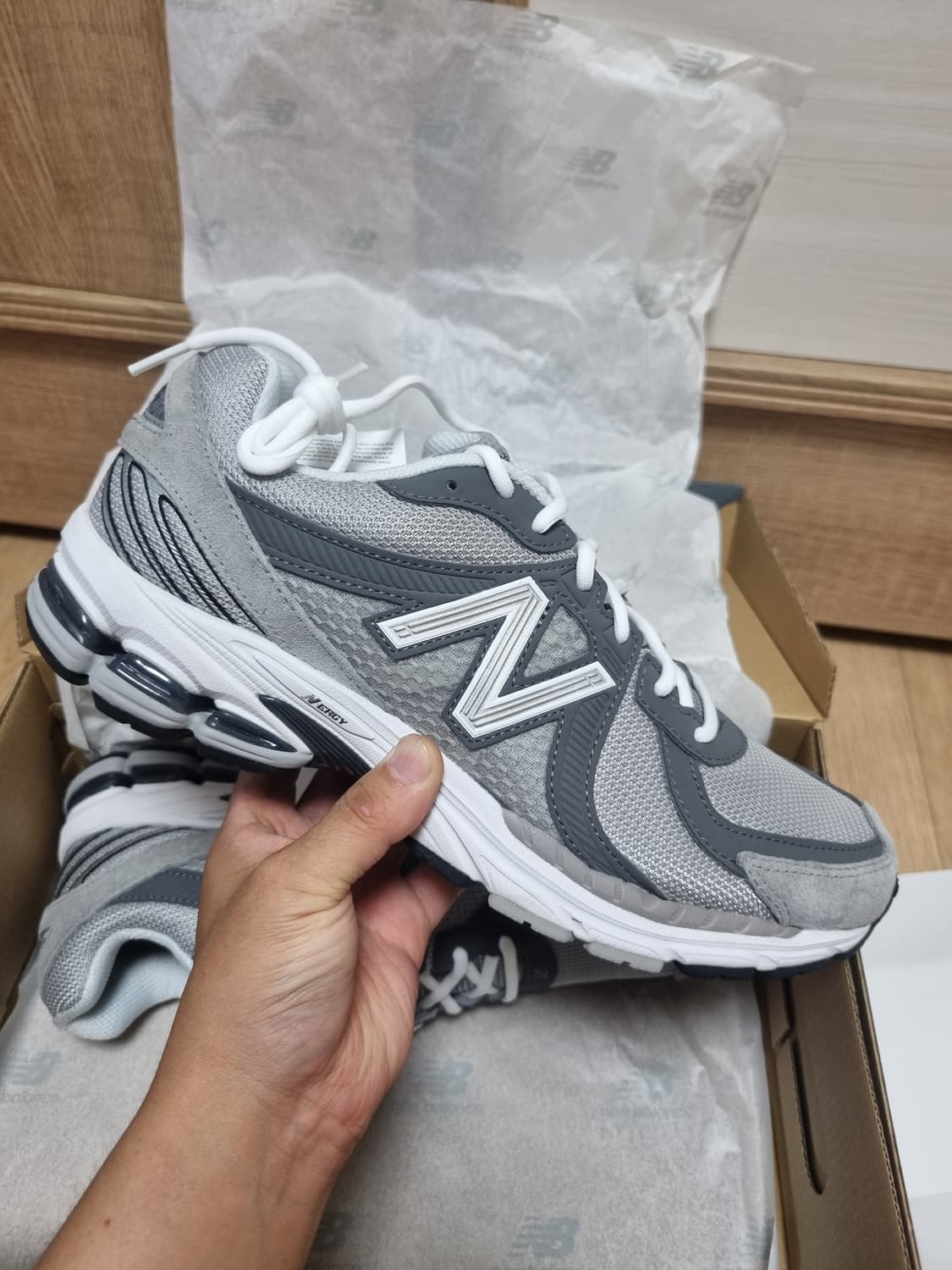 뉴발란스 x 꼼데가르송 옴므 860v2 그레이 화이트
280 상품이미지6