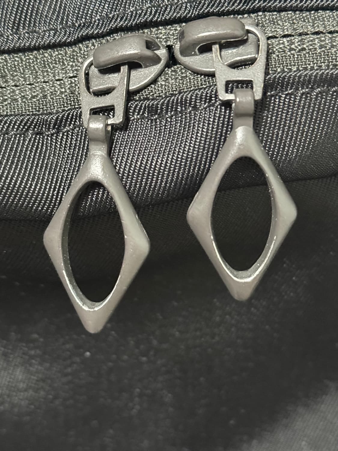 미스치프 버클 플랩 백팩 블랙 상품이미지4