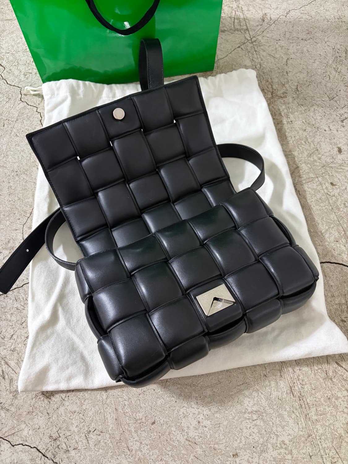 보테가베네타 패디드 카세터백 (은장) 상품이미지3