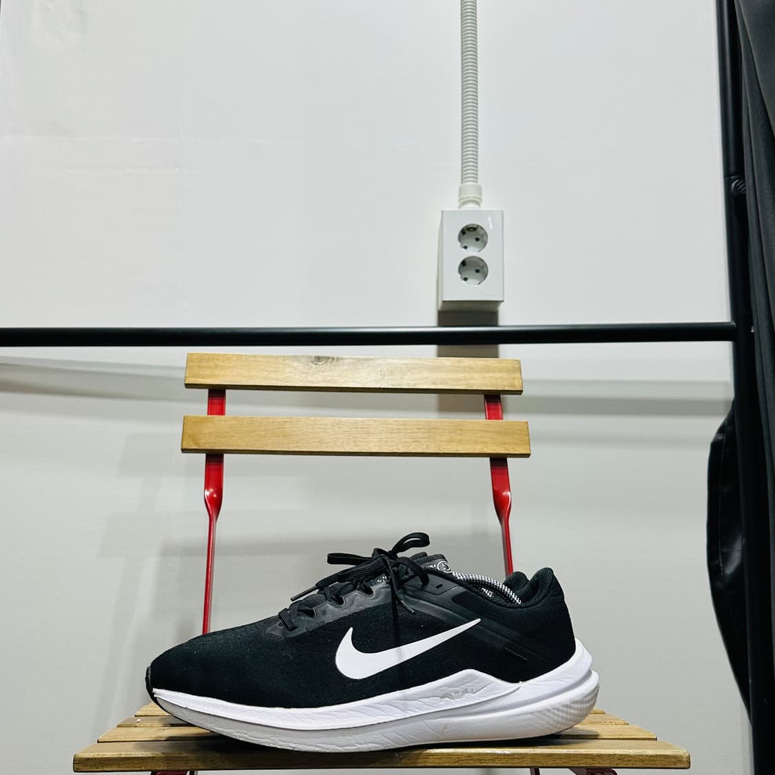 285) 나이키 운동화 남성 남자 신발 윈플로우 블랙 화이트 상품이미지3