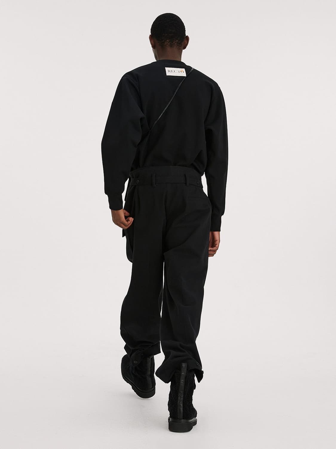 렉토 RC 백로고패치 맨투맨 블랙 상품이미지2