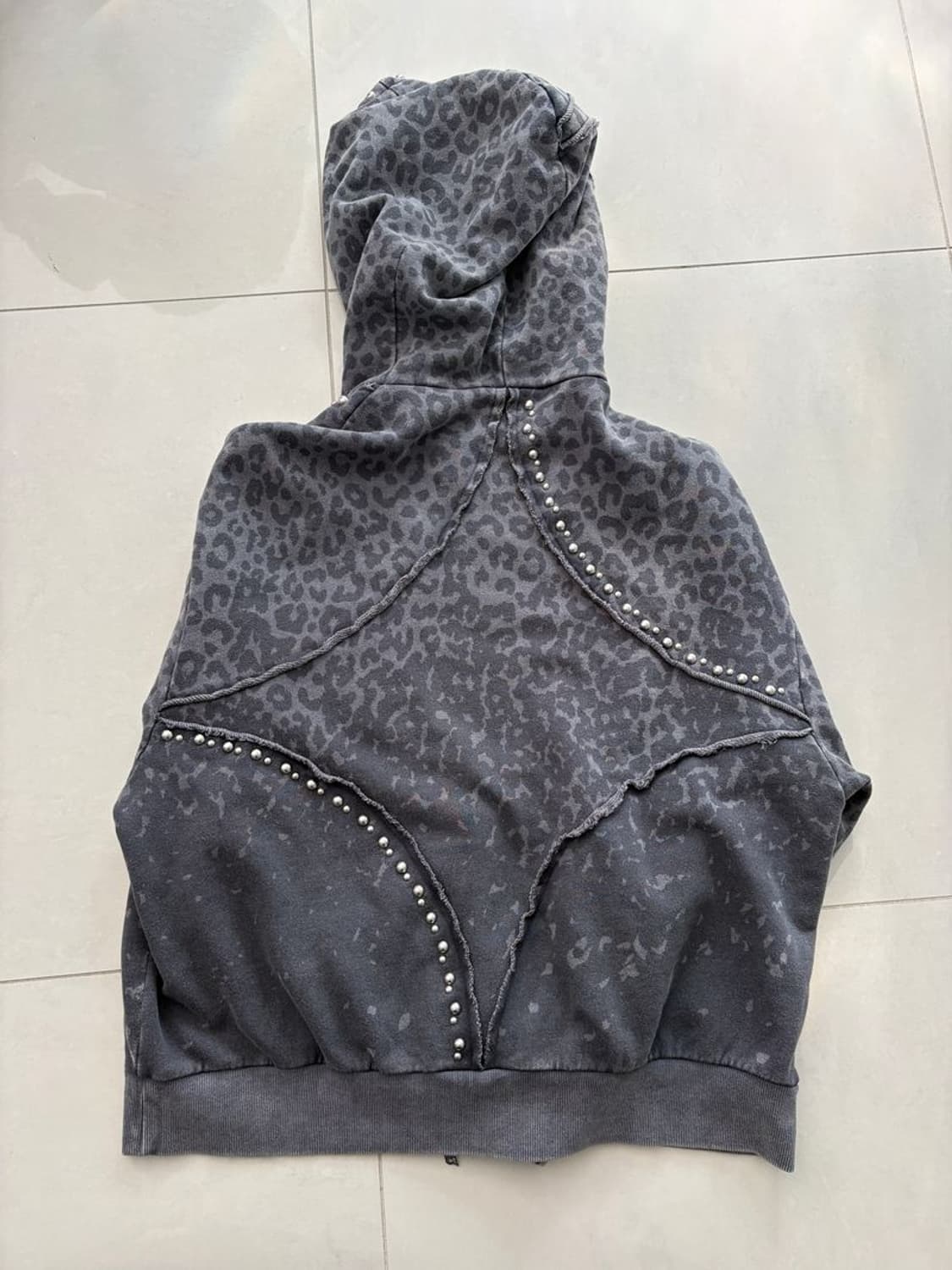 STUD BLEACH LEOPARD ZIP HOODIE 상품이미지3